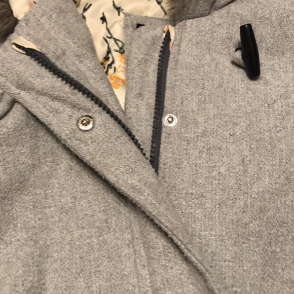 Girl’s Size 8 Fall/Spring Jacket with Faux Fur Trimmed Hood & Floral Lining - Picture 5 of 7